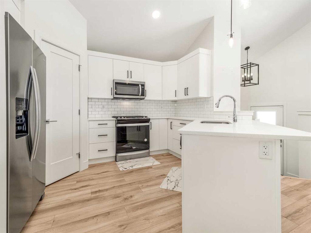 2506 46 Street Property Photo 11
