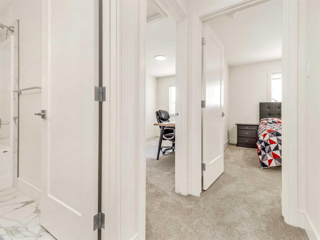 2506 46 Street Property Photo 16