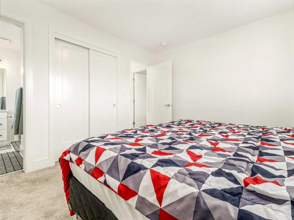 2506 46 Street Property Photo 18