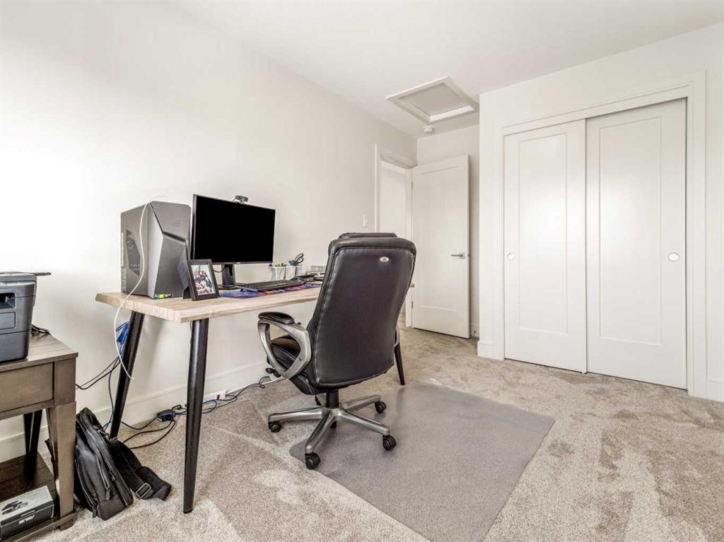 2506 46 Street Property Photo 22