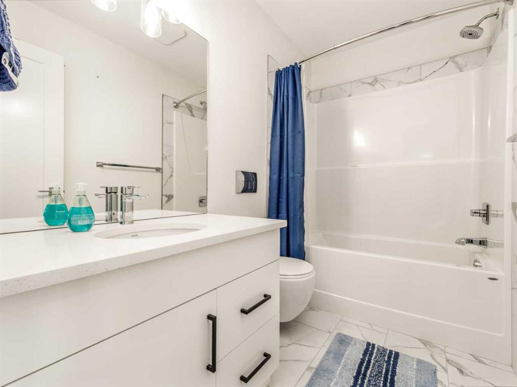 2506 46 Street Property Photo 23