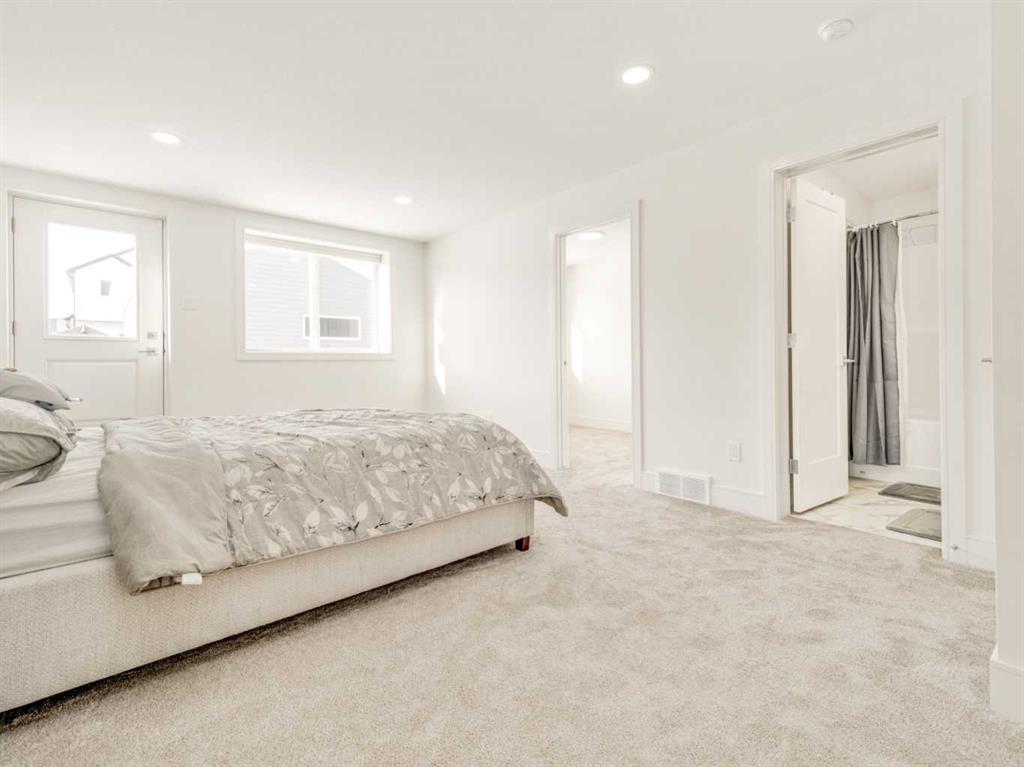 2506 46 Street Property Photo 24