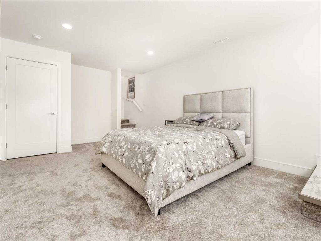 2506 46 Street Property Photo 26