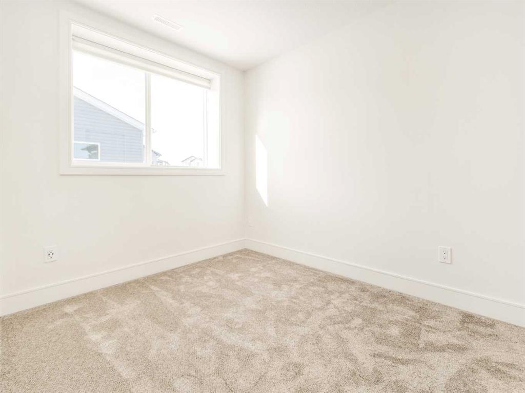 2506 46 Street Property Photo 29