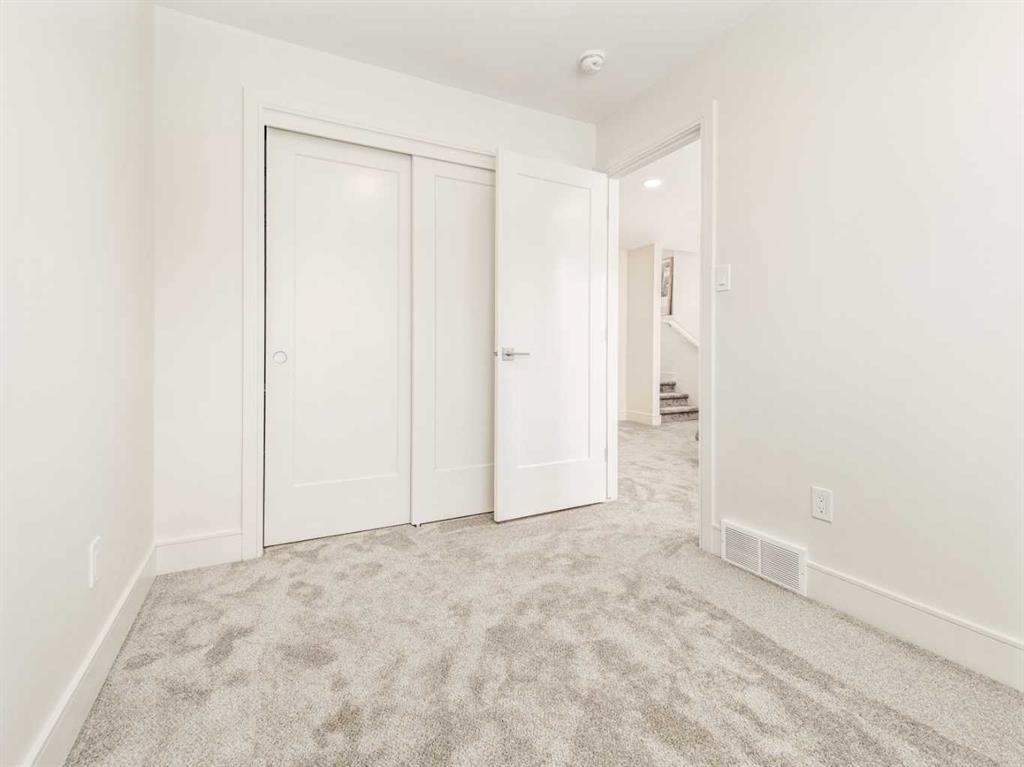 2506 46 Street Property Photo 30