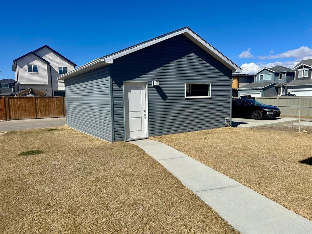 2506 46 Street Property Photo 31
