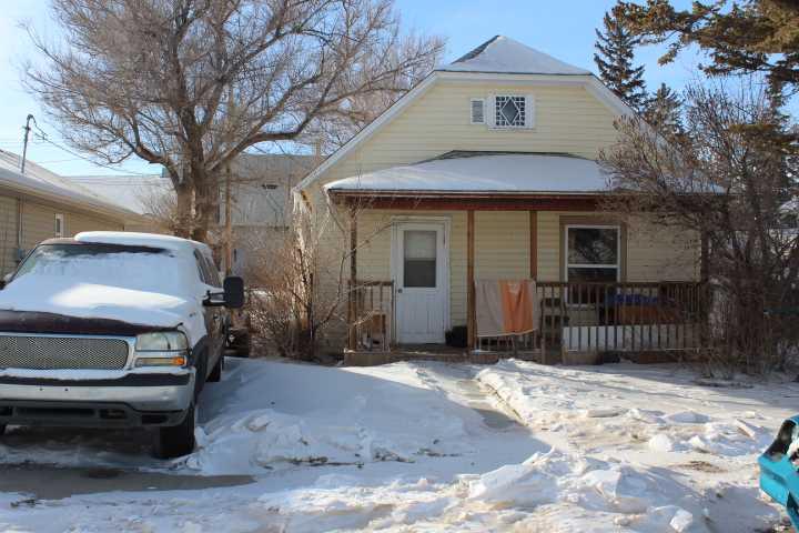 413 1 Street Property Photo