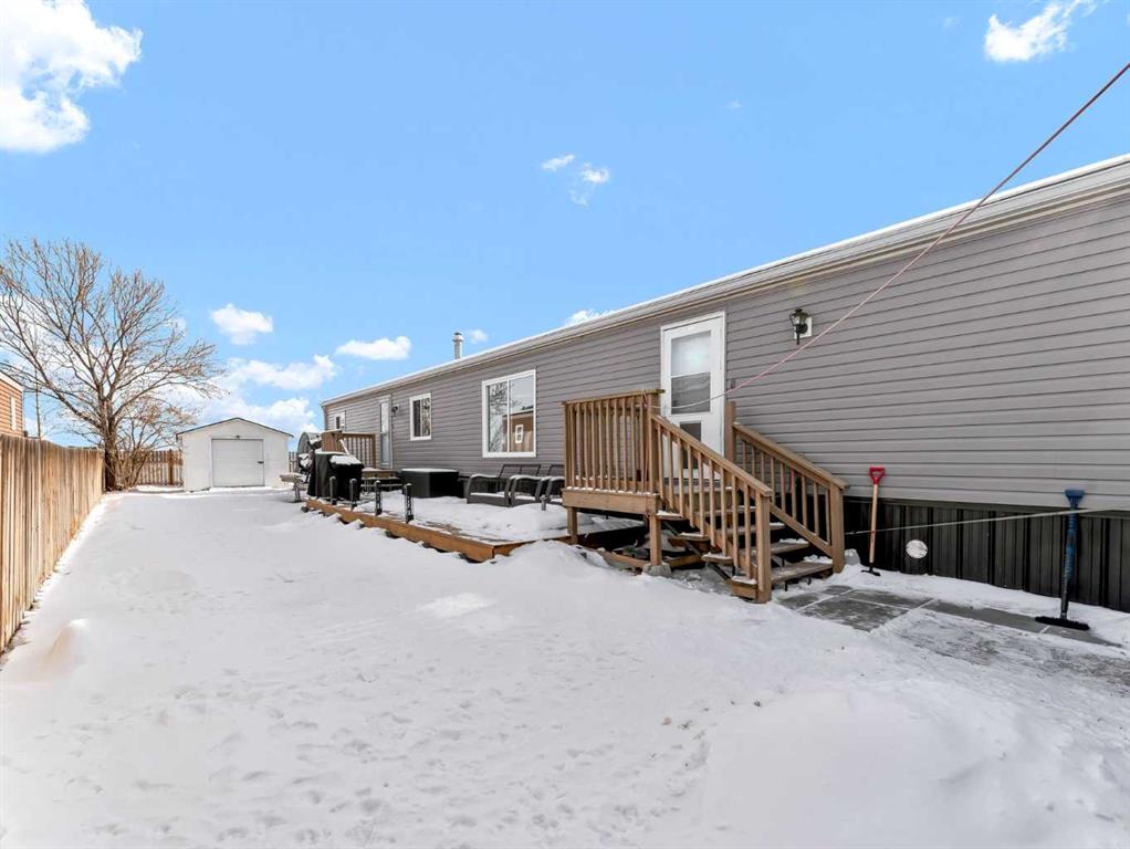 97 Meadow Lake Close Property Photo