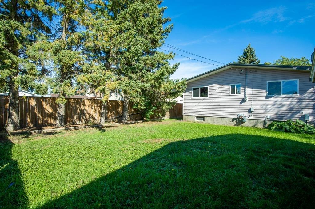 4902 58 Street Property Photo