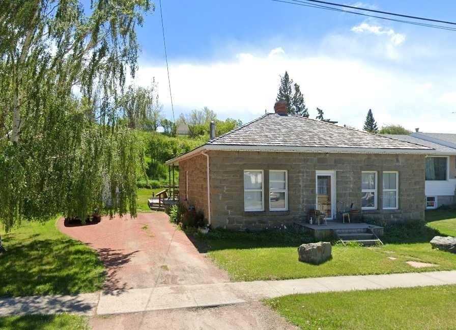 654 Kettles Street Property Photo