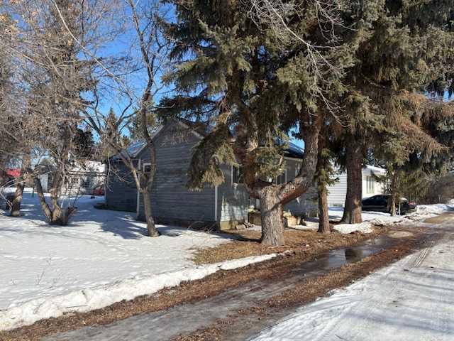 4932 48 Street Property Photo 1