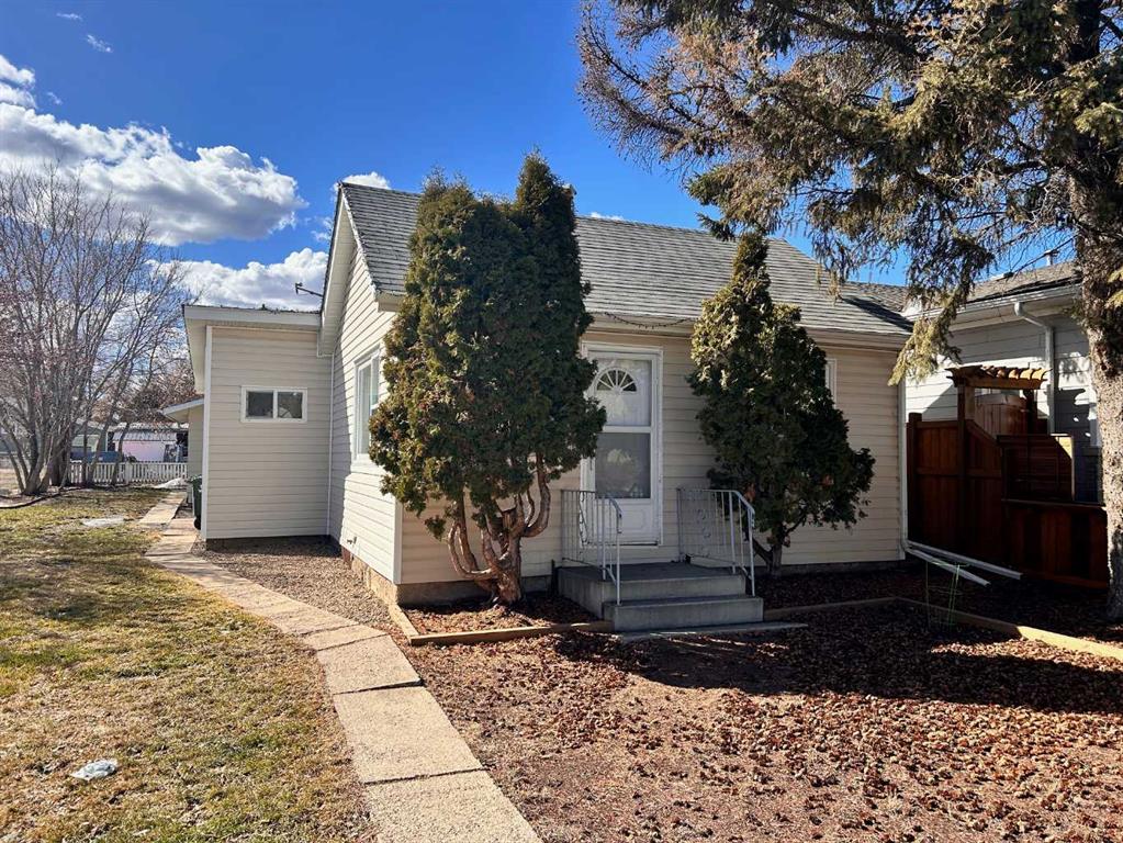 4815 48 Street Property Photo
