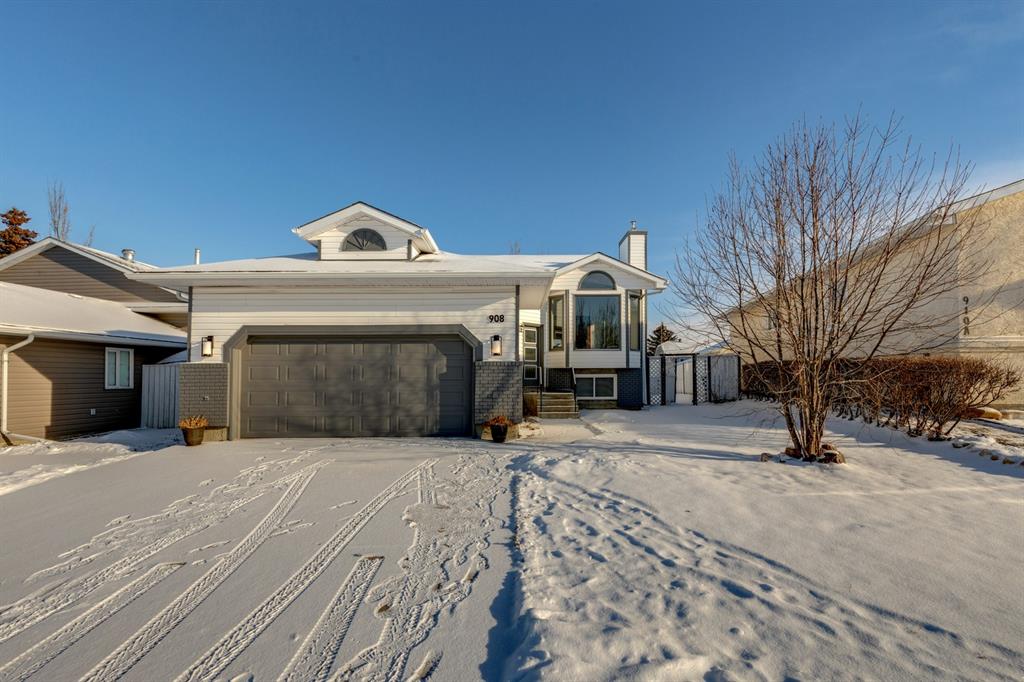 908 16 Street Property Photo