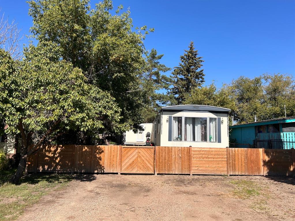 5104 45 Avenue Property Photo