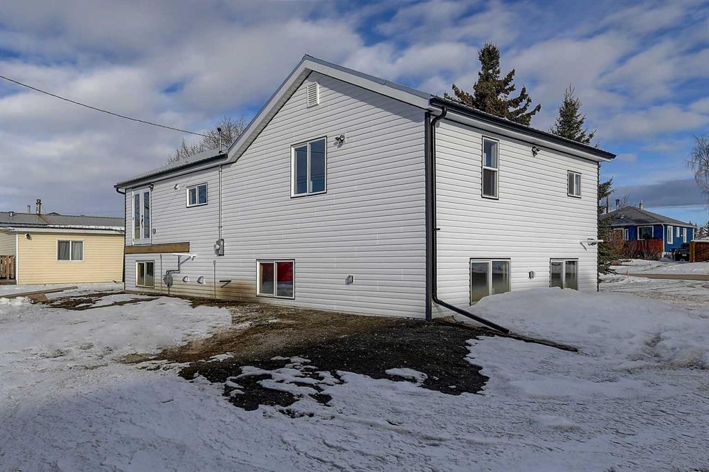10025 99 Avenue Property Photo
