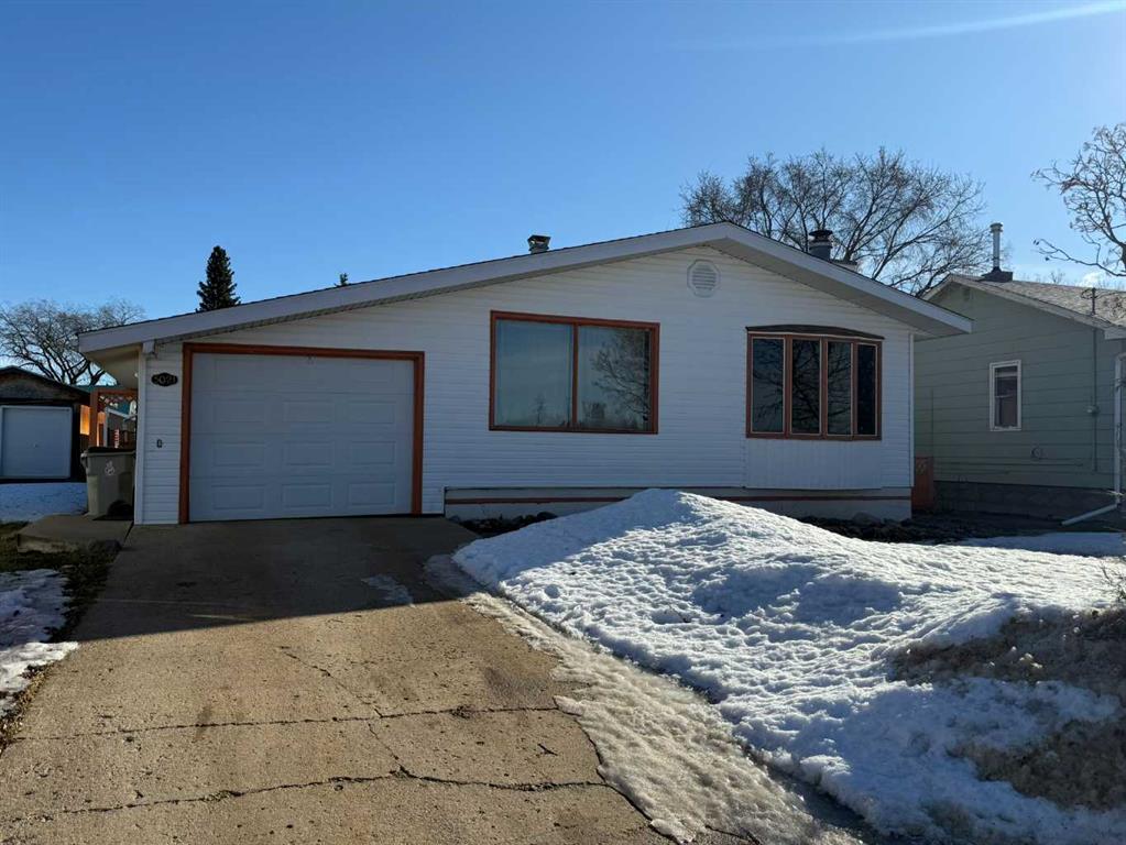 5021 46 Street Property Photo