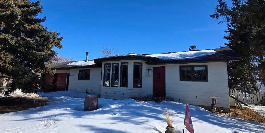 4923 49 Street Property Photo