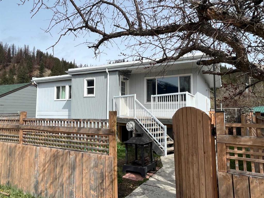 810 Tonquin Street Property Photo