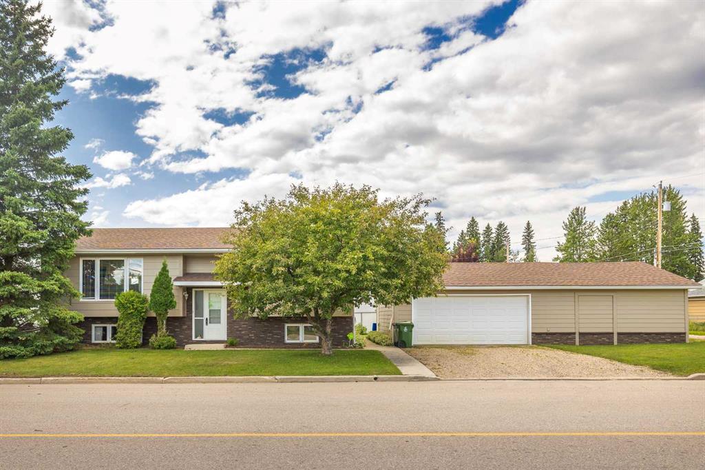 4902 17 Avenue Property Photo