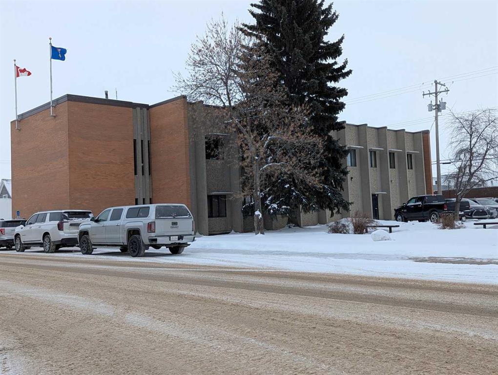 5025 50 Street Property Photo
