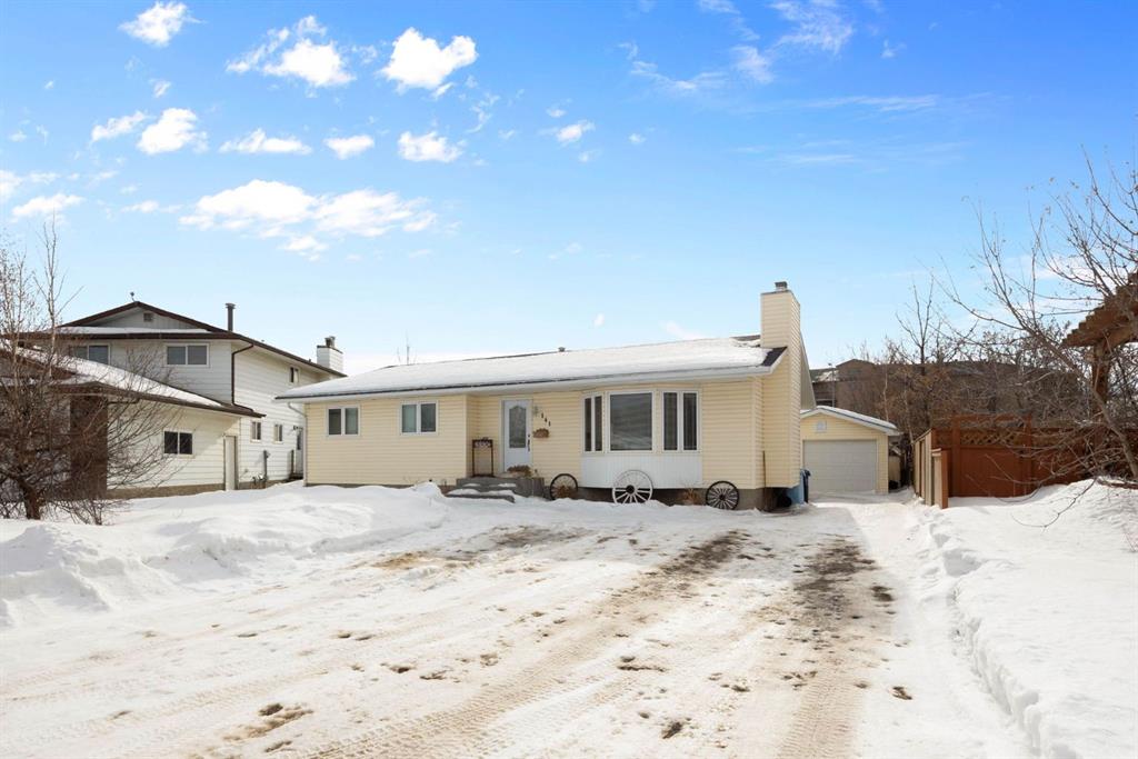 141 Caldwell Crescent Property Photo 1