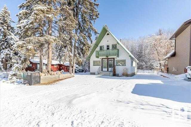 6030 49 Street Property Photo