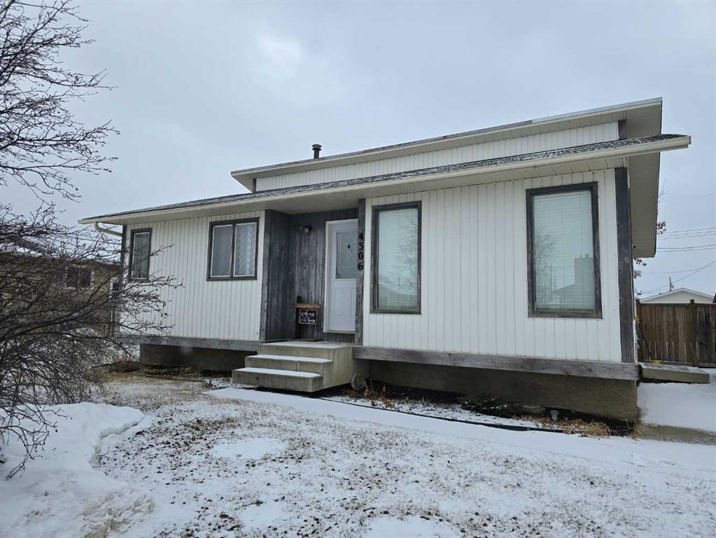 4306 54 Street Property Photo