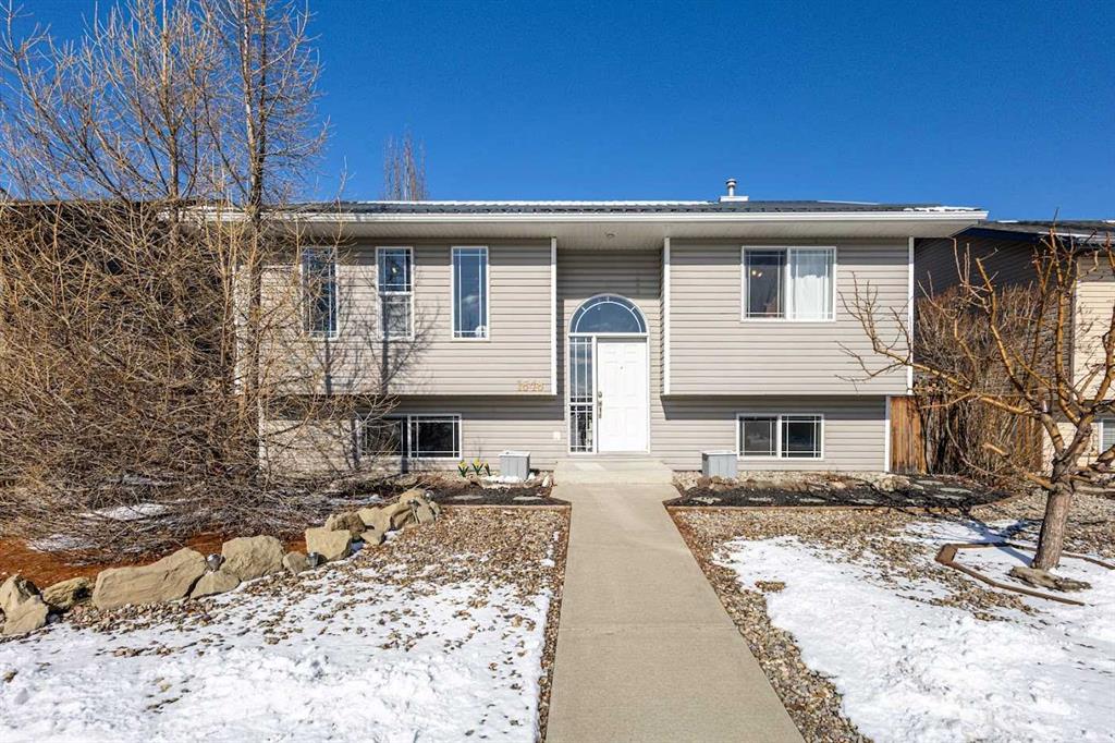 1648 Strathcona Gate Property Photo