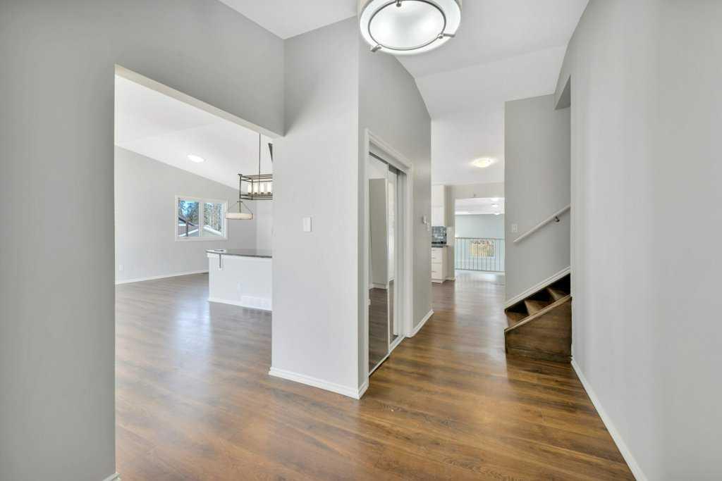 7 Goodacre Close Property Photo 3