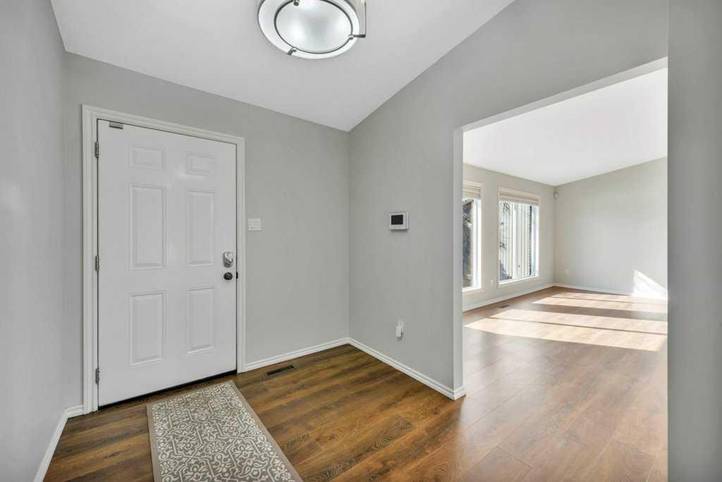 7 Goodacre Close Property Photo 4