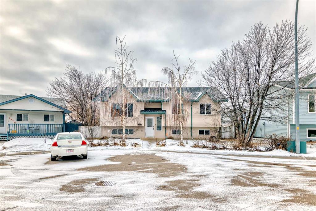 203 Strathaven Bay Property Photo