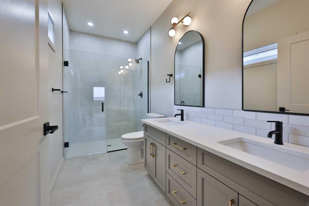 112 E 300 S Property Photo 13