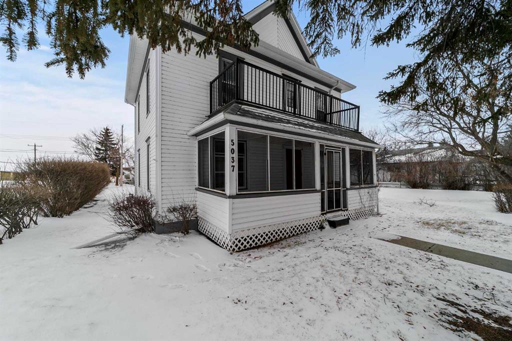 5037 48 Street Property Photo