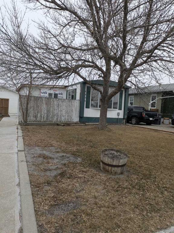 4806 6 Street Property Photo 1