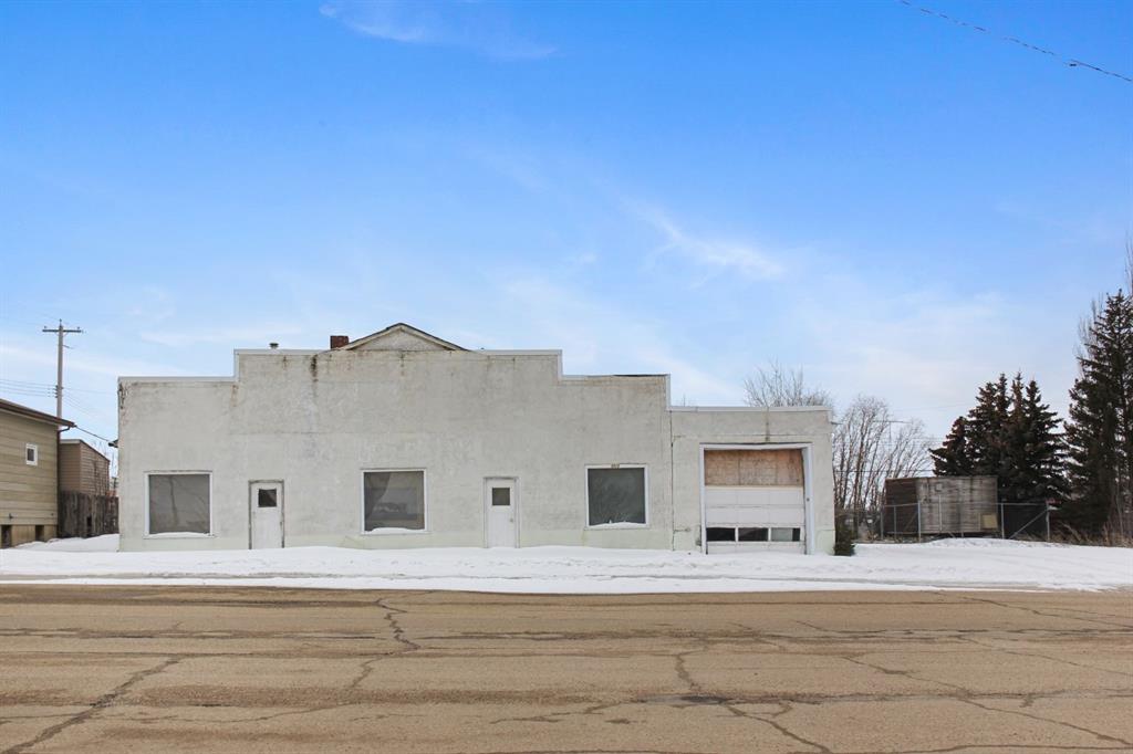 5019 52 Avenue Property Photo 1