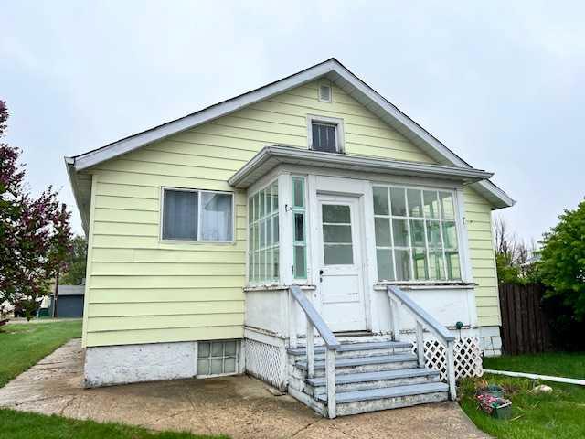 5016 49 Avenue Property Photo 1
