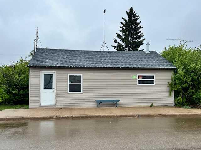 5009 49 Avenue Property Photo 1