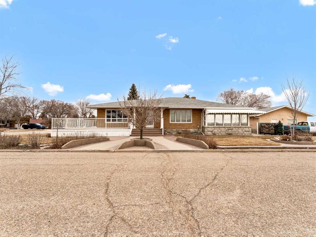 1802 Bullivant Crescent Property Photo