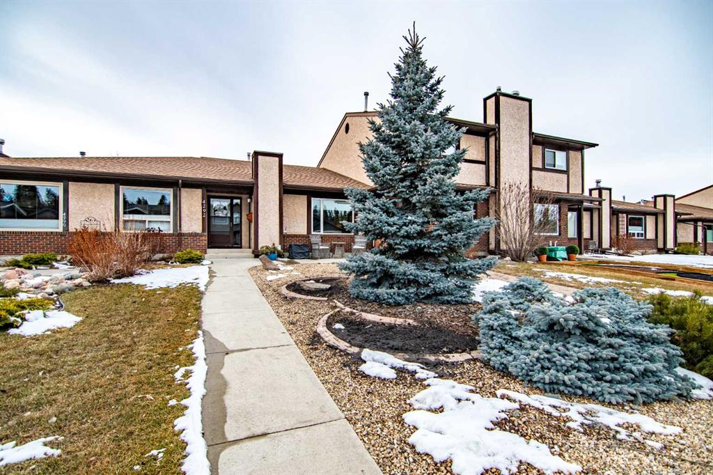 4292 46 Avenue Property Photo 1