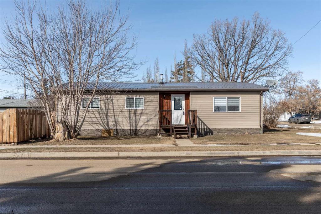 4702 49 Avenue Property Photo