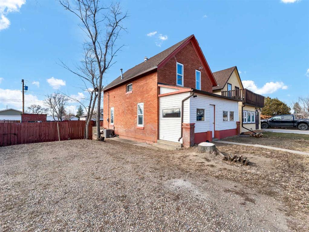 210 2 Street Property Photo
