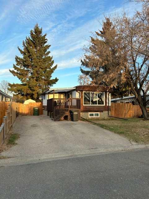 4942 43 Street Property Photo