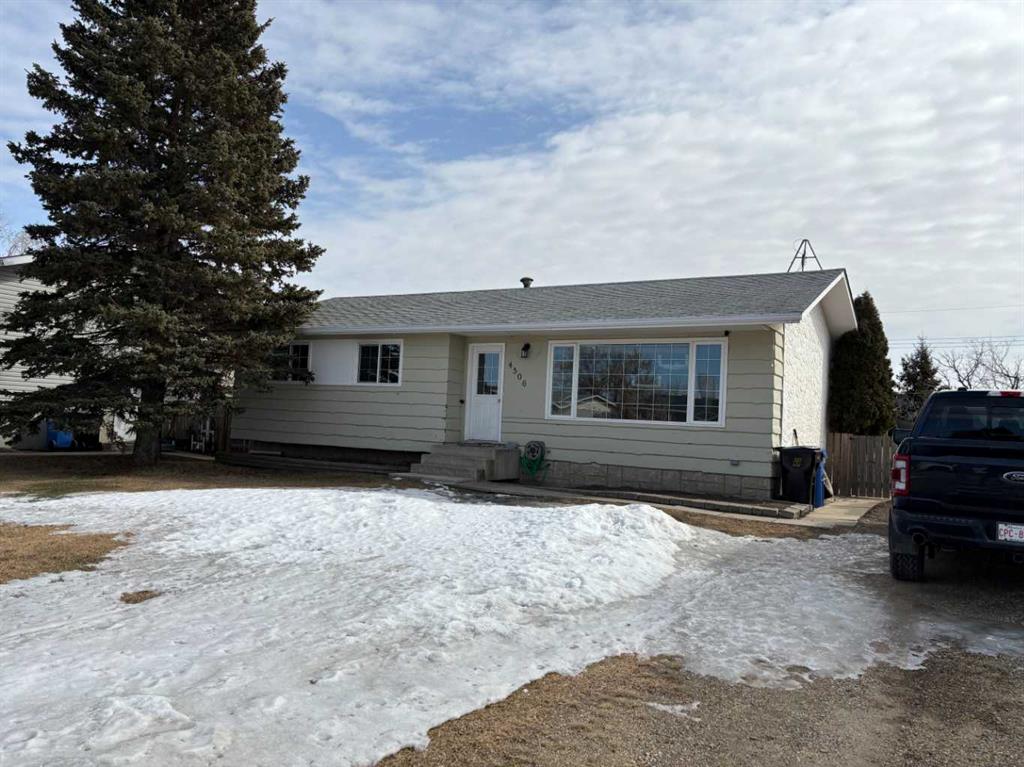 4506 47a Street Property Photo