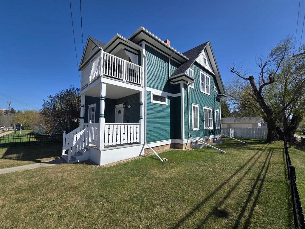 4641 49 Street Property Photo 2