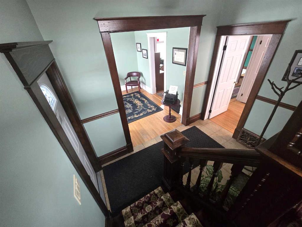 4641 49 Street Property Photo 5