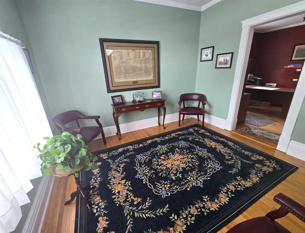 4641 49 Street Property Photo 6