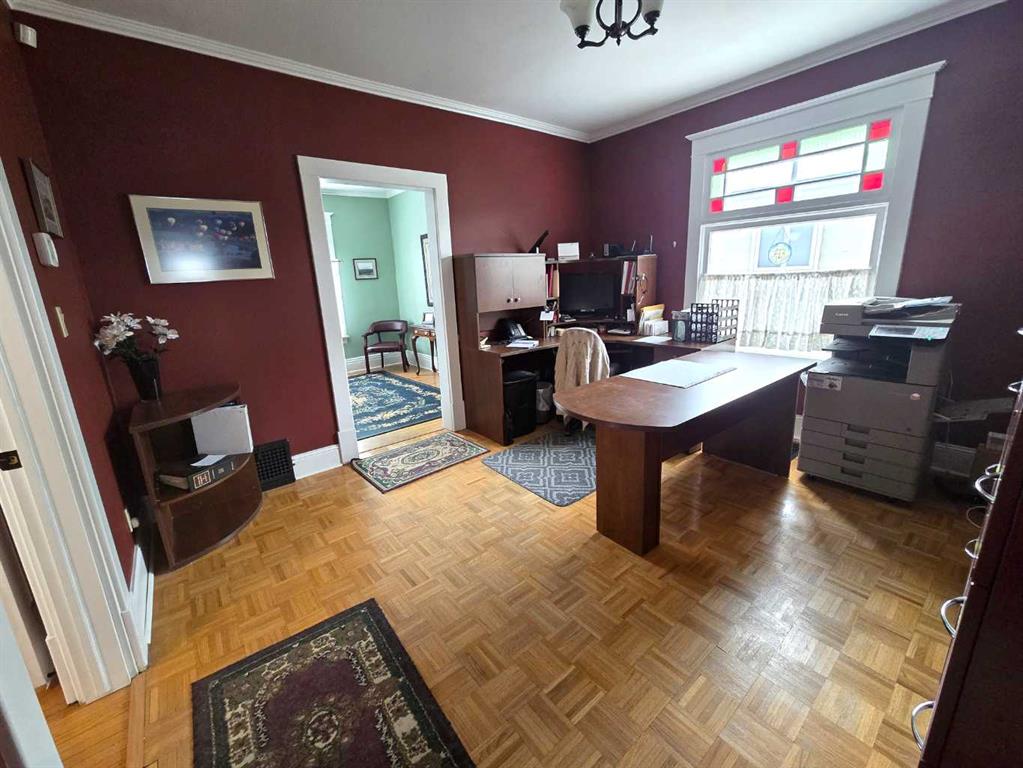 4641 49 Street Property Photo 7