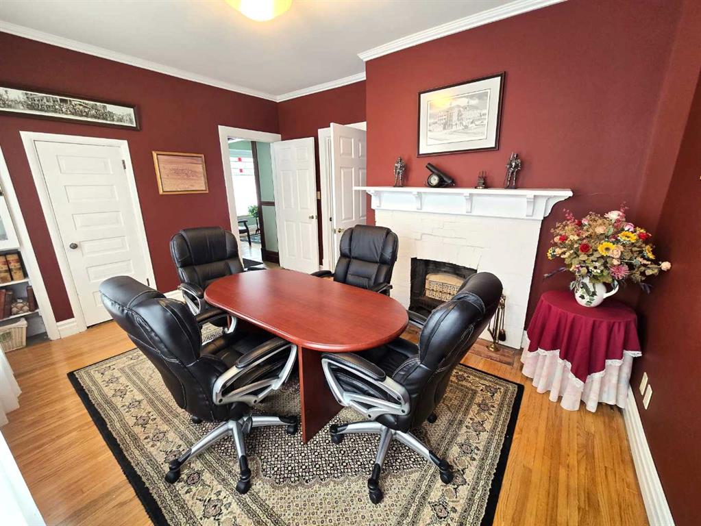 4641 49 Street Property Photo 9