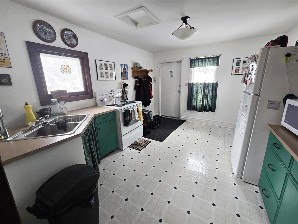 4641 49 Street Property Photo 12