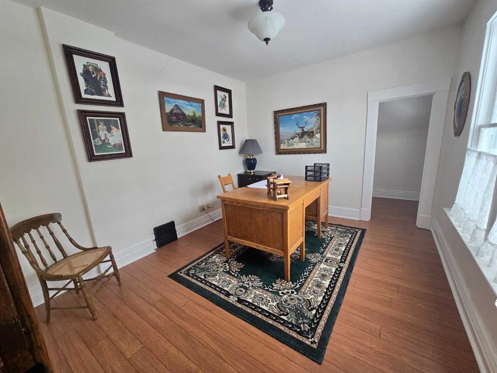 4641 49 Street Property Photo 14